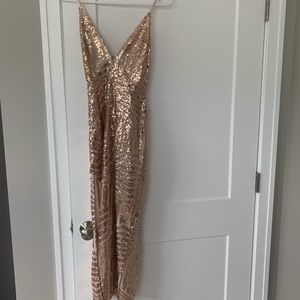 ❌SOLD❌ Beautiful gold sequin dress
